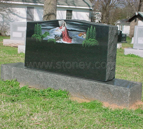 G777 Monument